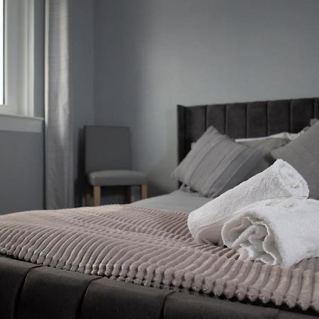 Modern 2-Bed Haven, Free Parking Lejlighed EDI Eksteriør billede